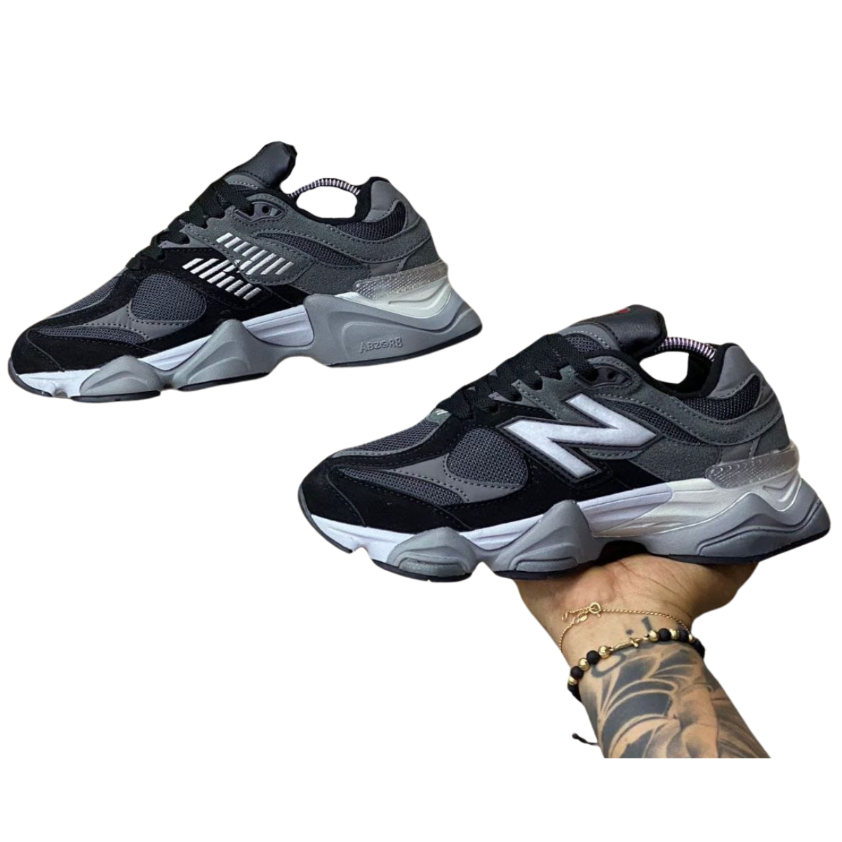 ZAPATILLAS NEW BALANCE PARA MUJER Y HOMBRE: La Guía Definitiva de Onlineshoppingcenterg En Onlineshoppingcenterg, sabemos lo importante que es encontrar las ZAPATILLAS NEW BALANCE PARA MUJER Y HOMBRE perfectas. Ya sea que busques comodidad para el día a día o rendimiento para tus entrenamientos, New Balance ofrece opciones tanto para mujeres como para hombres. Aquí te contamos todo lo que necesitas saber para tomar la mejor decisión y encontrar el par ideal.  ¿Por qué elegir ZAPATILLAS NEW BALANCE PARA MUJER Y HOMBRE? New Balance se ha ganado la reputación de crear zapatillas cómodas, duraderas y de estilo moderno. Desde sus populares modelos clásicos hasta los más innovadores, esta marca tiene opciones para todos los gustos y necesidades. Al elegir ZAPATILLAS NEW BALANCE PARA MUJER Y HOMBRE, te aseguras de obtener calidad, estilo y rendimiento en un solo par de zapatos.  1. ZAPATILLAS NEW BALANCE PARA MUJER: Estilo y Comodidad Las zapatillas New Balance 327 Mujer son uno de los modelos más populares. Este modelo, inspirado en los años 70, combina estilo retro con materiales modernos para garantizar comodidad y ligereza. Si estás buscando un diseño fresco y versátil, las New Balance 327 Mujer Colombia son perfectas para ti. Con colores que se adaptan a diferentes estilos, desde el clásico beige hasta el audaz verde, estas zapatillas destacan en cualquier ocasión.  En Onlineshoppingcenterg también contamos con otros modelos como las New Balance 530 Mujer, conocidas por su diseño deportivo y elegante. Además, el modelo New Balance 550 Mujer es ideal para quienes buscan un toque vintage en su atuendo diario. Si quieres más opciones, elige las New Balance 530 Beige, perfectas para combinar con cualquier look casual.  2. ZAPATILLAS NEW BALANCE PARA HOMBRE: Resistencia y Rendimiento Para los hombres, las ZAPATILLAS NEW BALANCE HOMBRE son una opción que no falla. Si eres amante del deporte o buscas unas zapatillas que soporten largas caminatas, los modelos como las New Balance MR 530 ofrecen un excelente soporte para el pie. En Onlineshoppingcenterg, también puedes encontrar los icónicos New Balance 550, famosos por su estilo clásico y durabilidad.  No importa si prefieres el clásico nb 550 white o si te inclinas por un color más atrevido como el nb 550 green; con New Balance, siempre tendrás estilo y calidad asegurados. Además, los zapatos New Balance hombre destacan por ser una opción ideal para cualquier ocasión, ya sea para hacer deporte o para el uso diario.